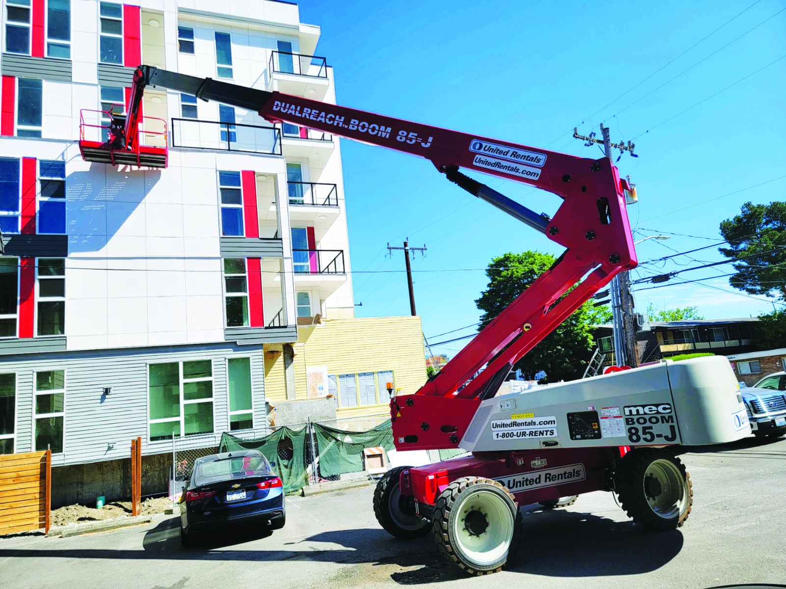 MEC DualReach 85-J Boom Lift Optimizes Utilization by Offering Telescopic and Articulated Capabilities