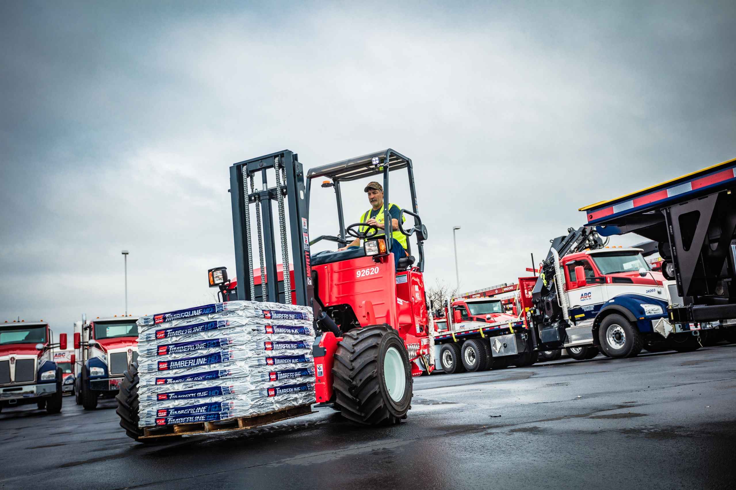 Hiab Secures Major US Orders for MOFFETT Forklifts and HIAB Cranes