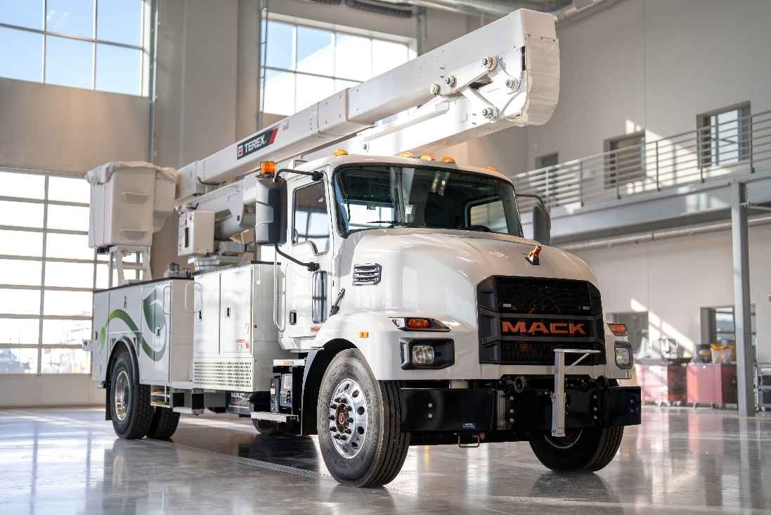 Mack Trucks Unveils Zero-Emissions Electric Bucket Truck