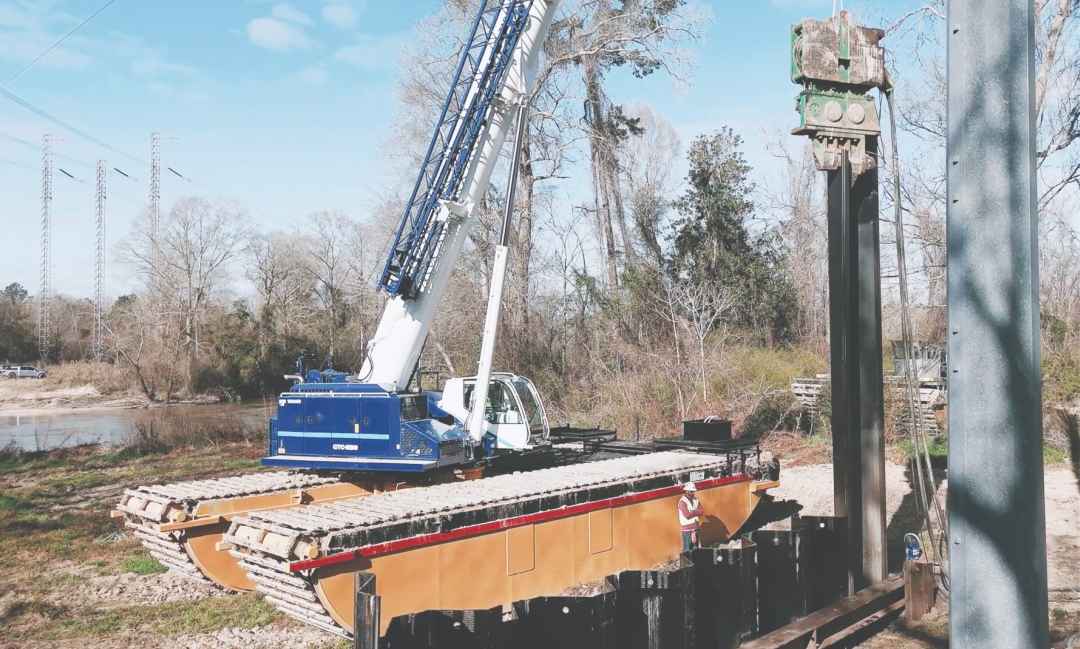 Tadano pedestal-mounted unit for telecrawlers