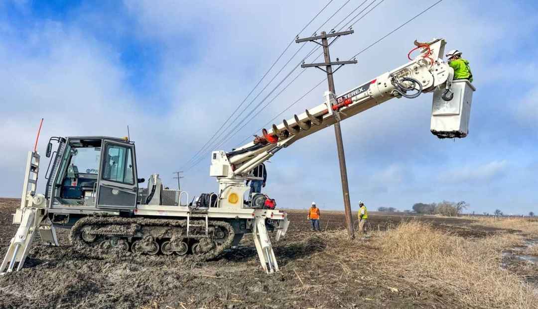 Terramac RT7U Digger Derrick