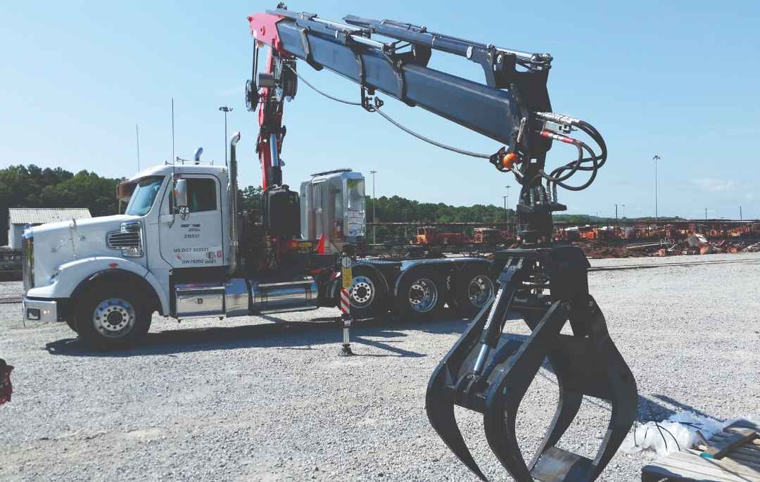 Fascan International knuckleboom crane