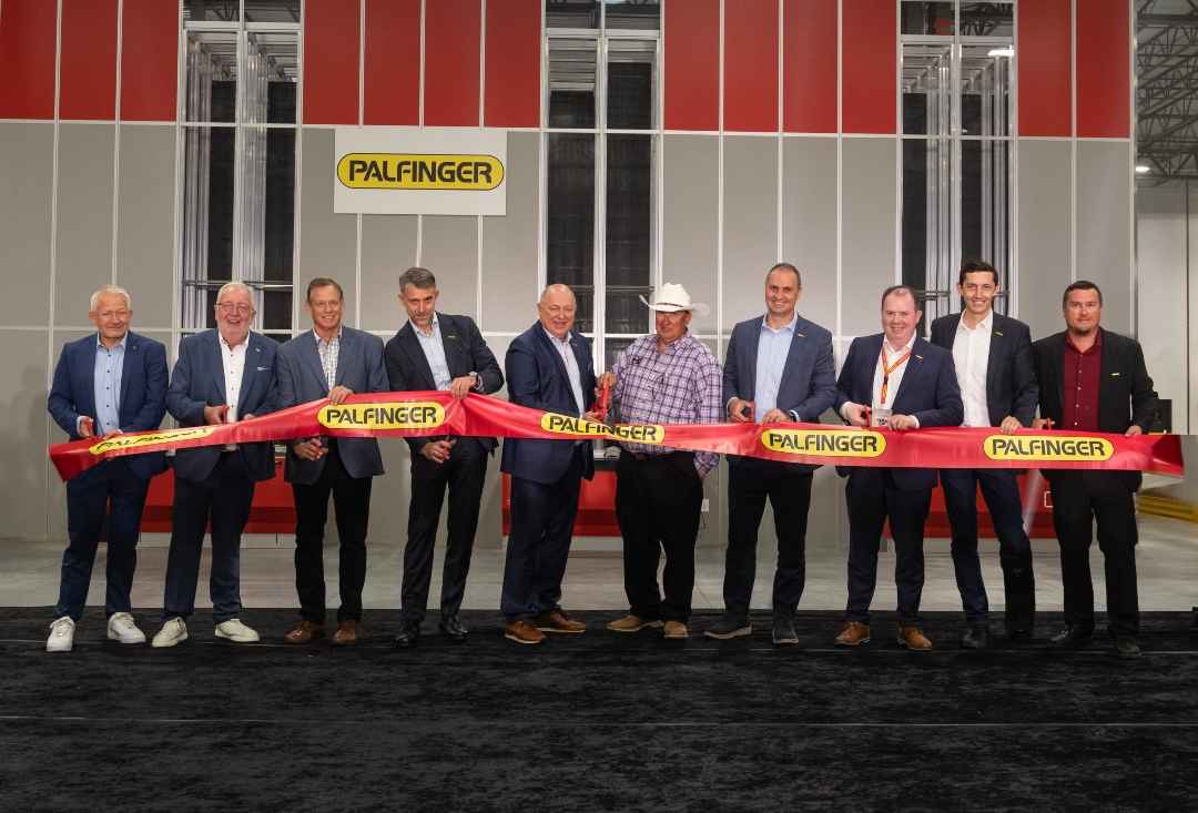 Ribbon cutting at PALFINGER's new parts distribution center