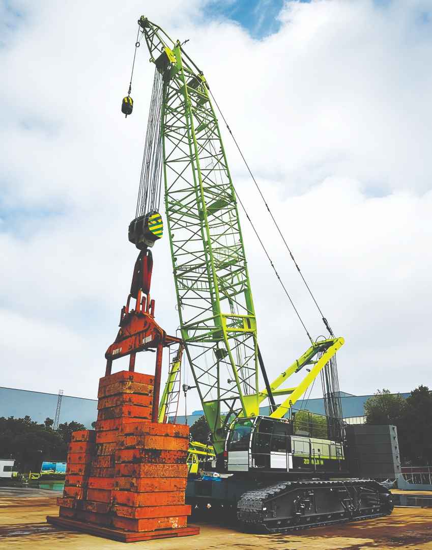 Zoomlion ZCC2200AE5 220-ton lattice boom crawler crane