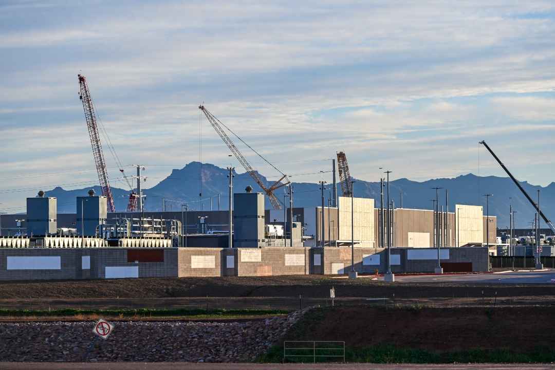 https://cdn.catcomnet.com/files/1769624539-adobestock-1817716692-where-cranes-will-stay-busy-2026.jpg