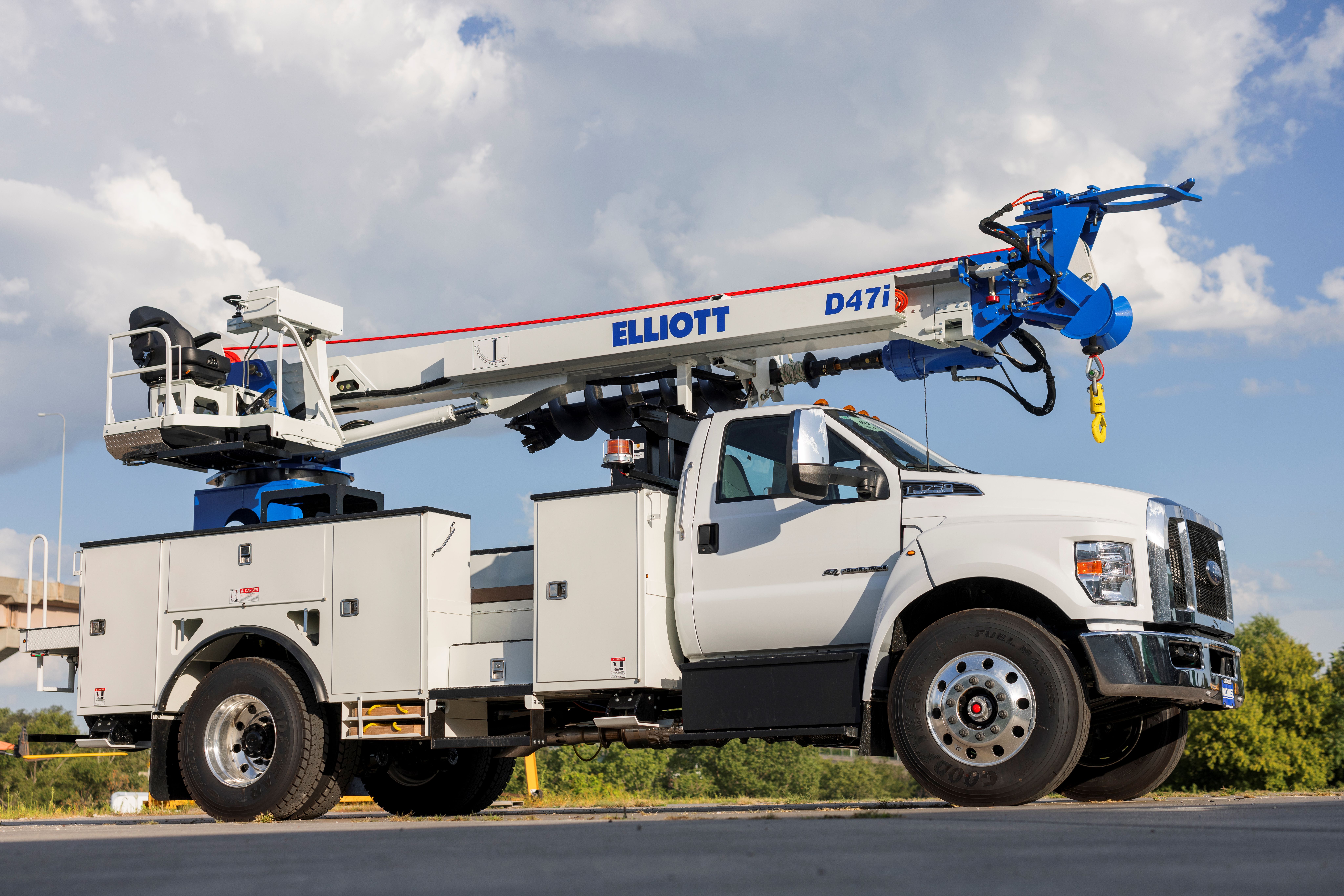 Elliott Introduces Next-Gen Digger Derrick