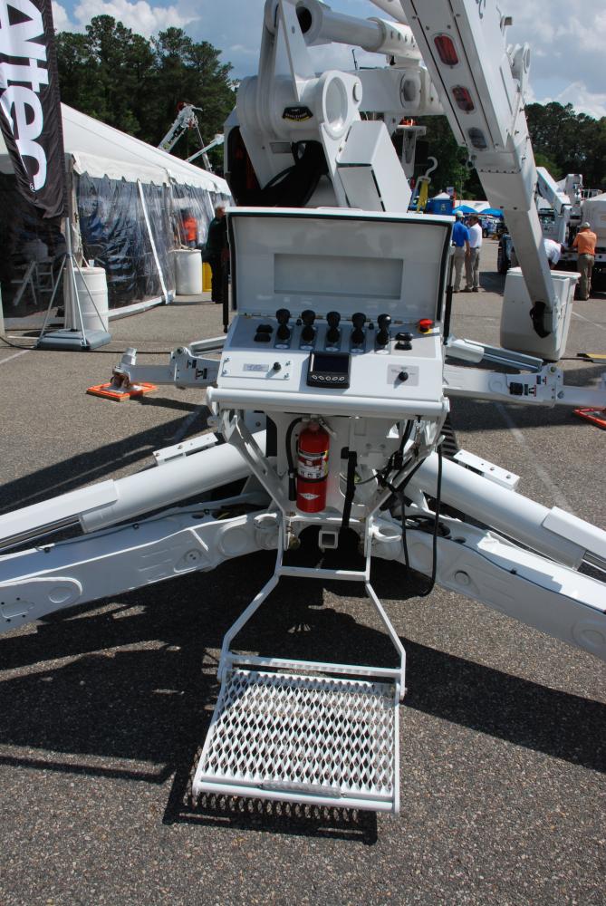 Altec Unveils Tough New Tracked Lift