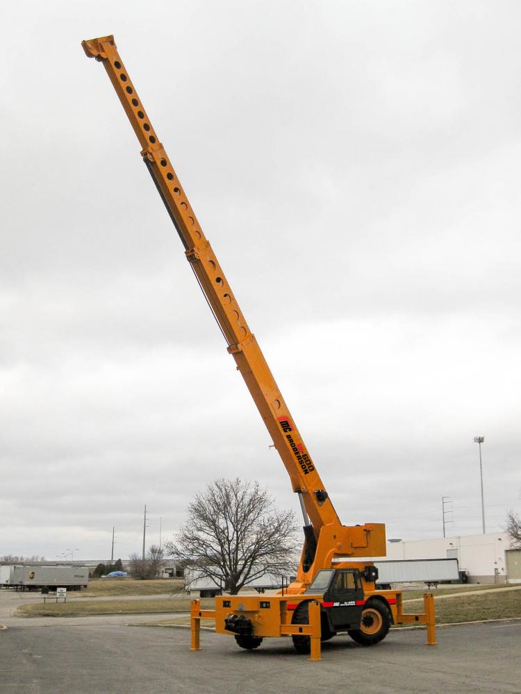 Broderson will Launch Two Carry-Deck Cranes at ConExpo