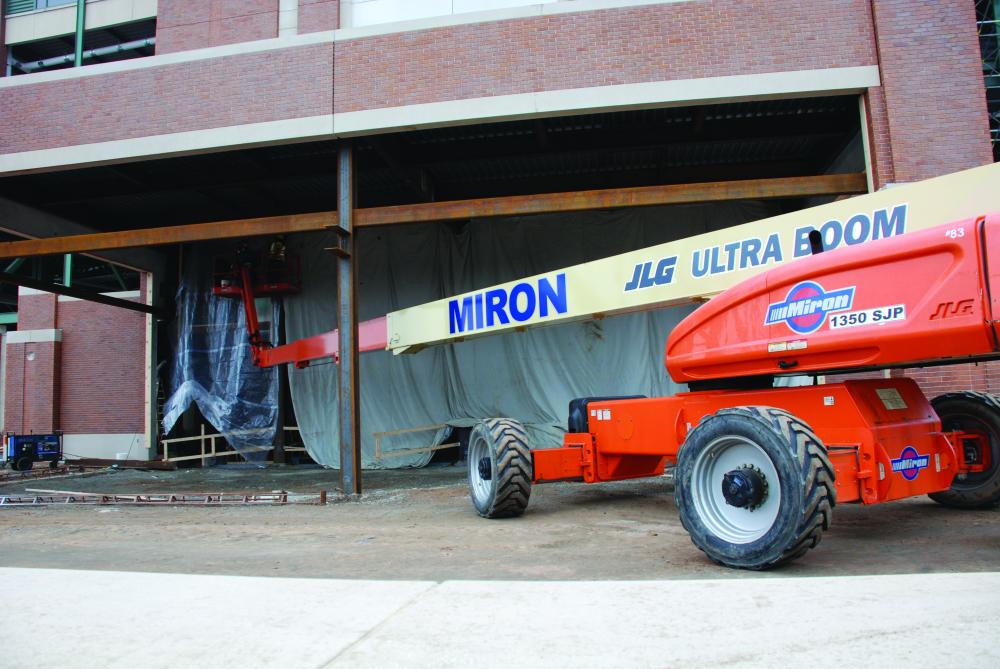 Lambeau Lifts: A Team of 32 Aerials, Telehandlers, and Cranes is Key to Stadium Expansion