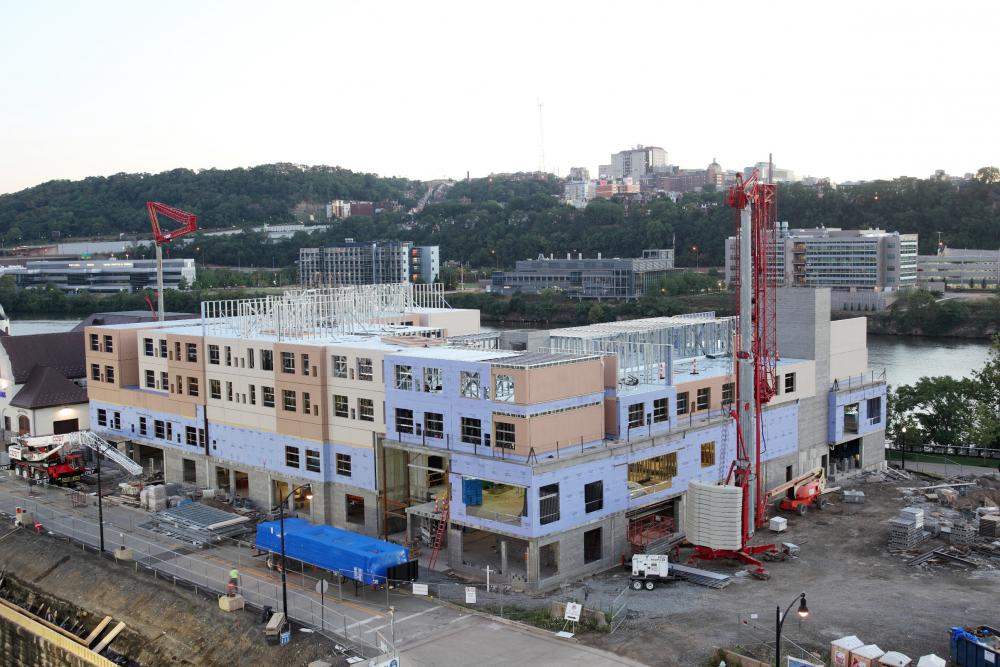 Potain Self Erectors' Compact Size Brings Success to Pa. Hotel Project