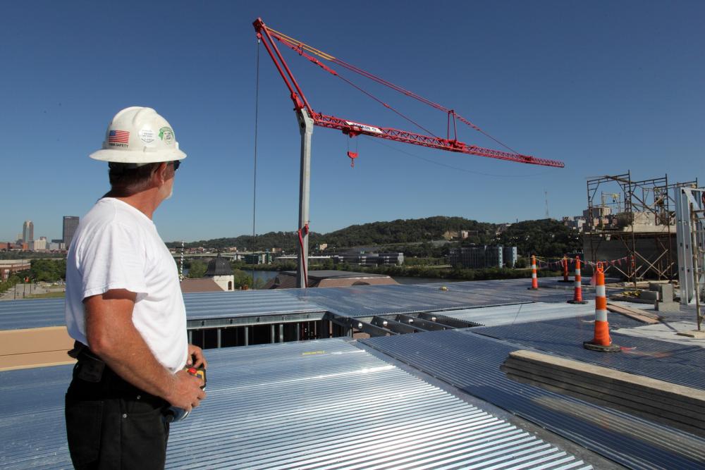 Potain Self Erectors' Compact Size Brings Success to Pa. Hotel Project