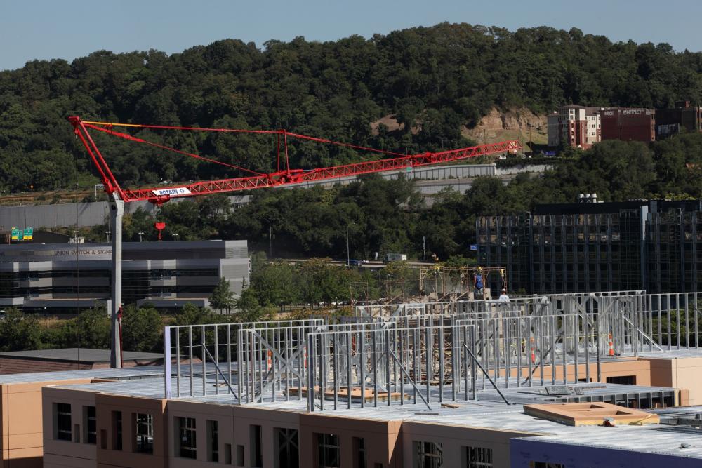 Potain Self Erectors' Compact Size Brings Success to Pa. Hotel Project