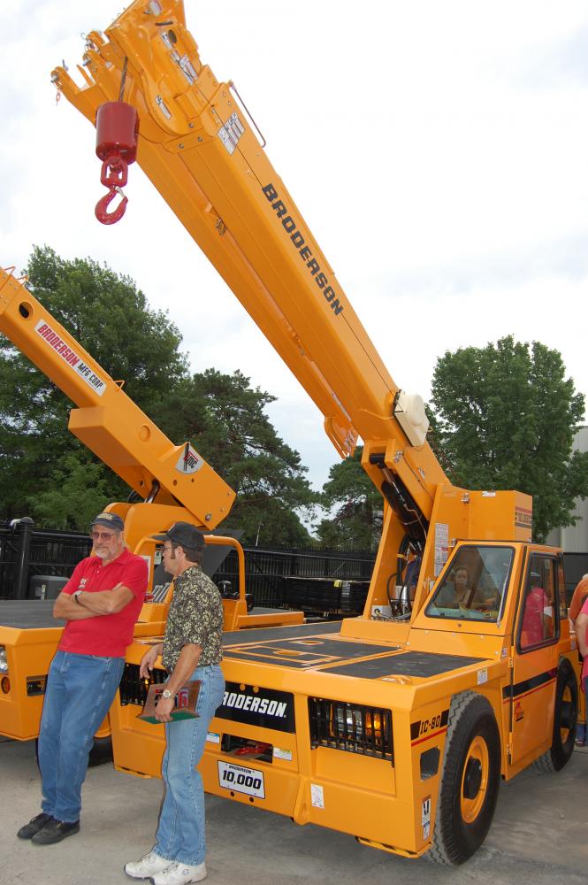 Broderson Delivers 10,000th Crane