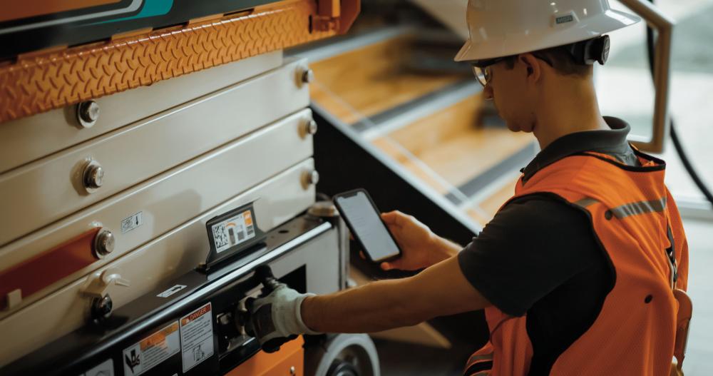 JLG DaVinciGO App Lets Users Diagnose Scissor Lift by Phone