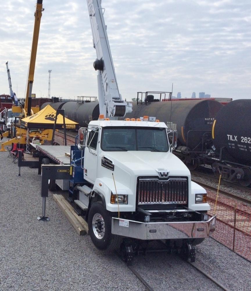 Manitex Adds Outrigger Option to CM170, CM190 Cranes