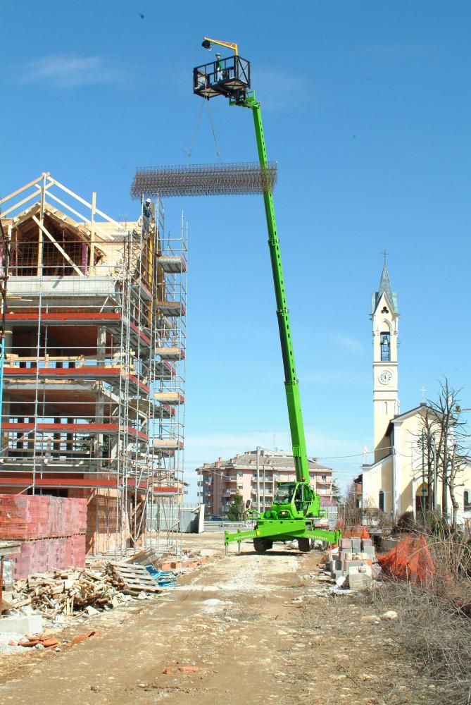 Rotating Telehandlers Add a Twist to Traditional Material Handlers