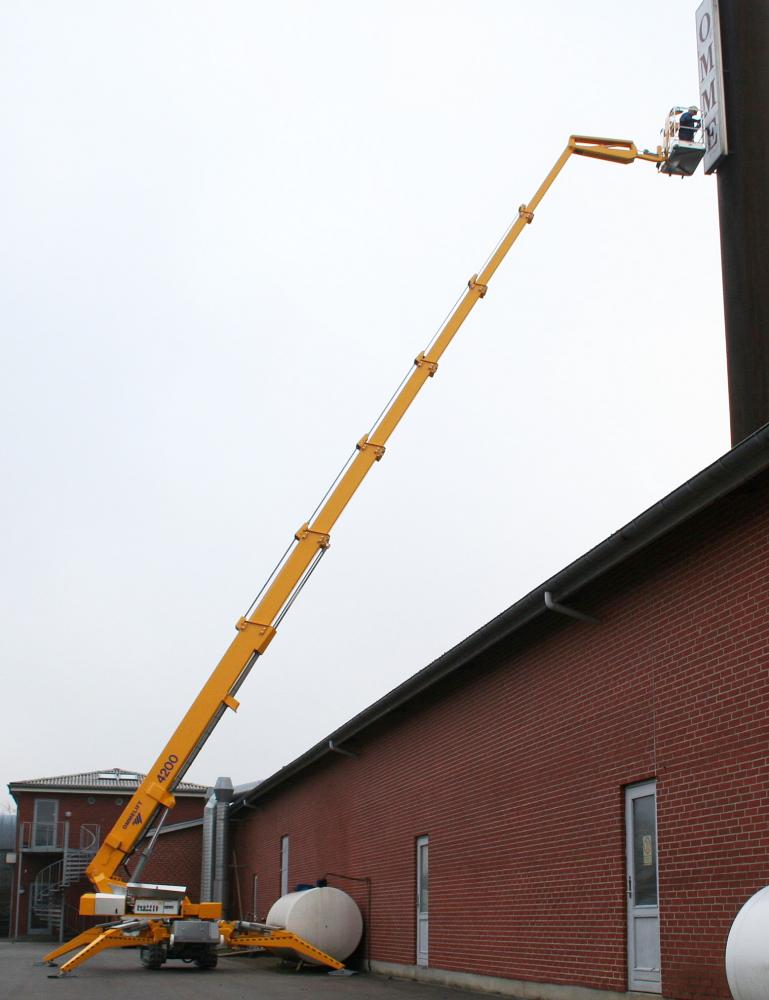 Omme Lift to Launch 138-Ft. Hybrid Crawler Lift