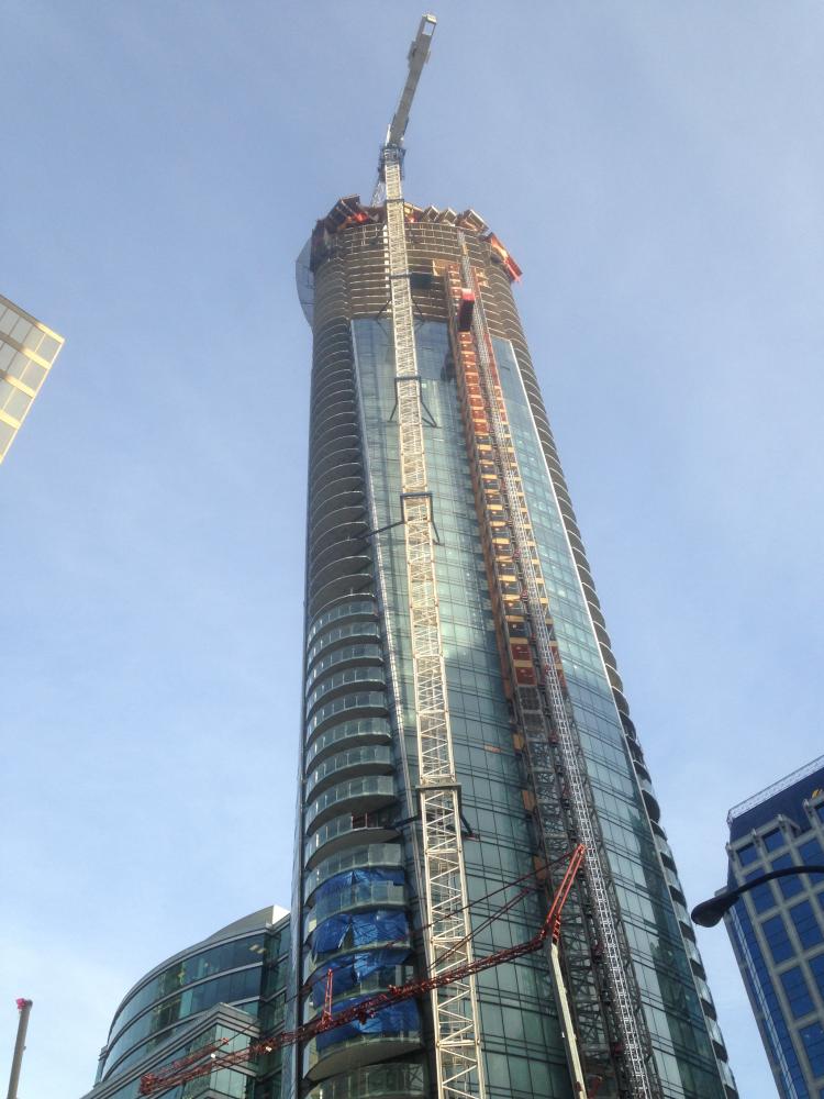 Rented Self-Erector Trumps Challenges