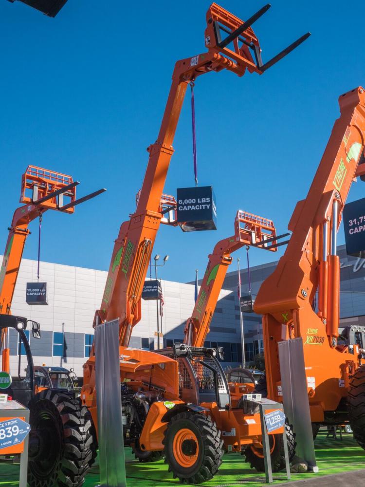 Xtreme Manufacturing Unvieled Four New or Improved Telehandlers at World of Concrete